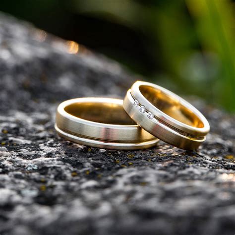 custom wedding rings seattle.